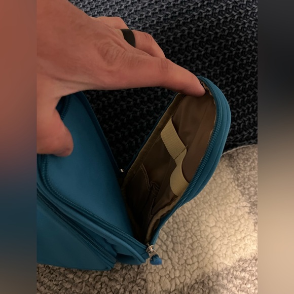 Toiletries Bag - Picture 6 of 6